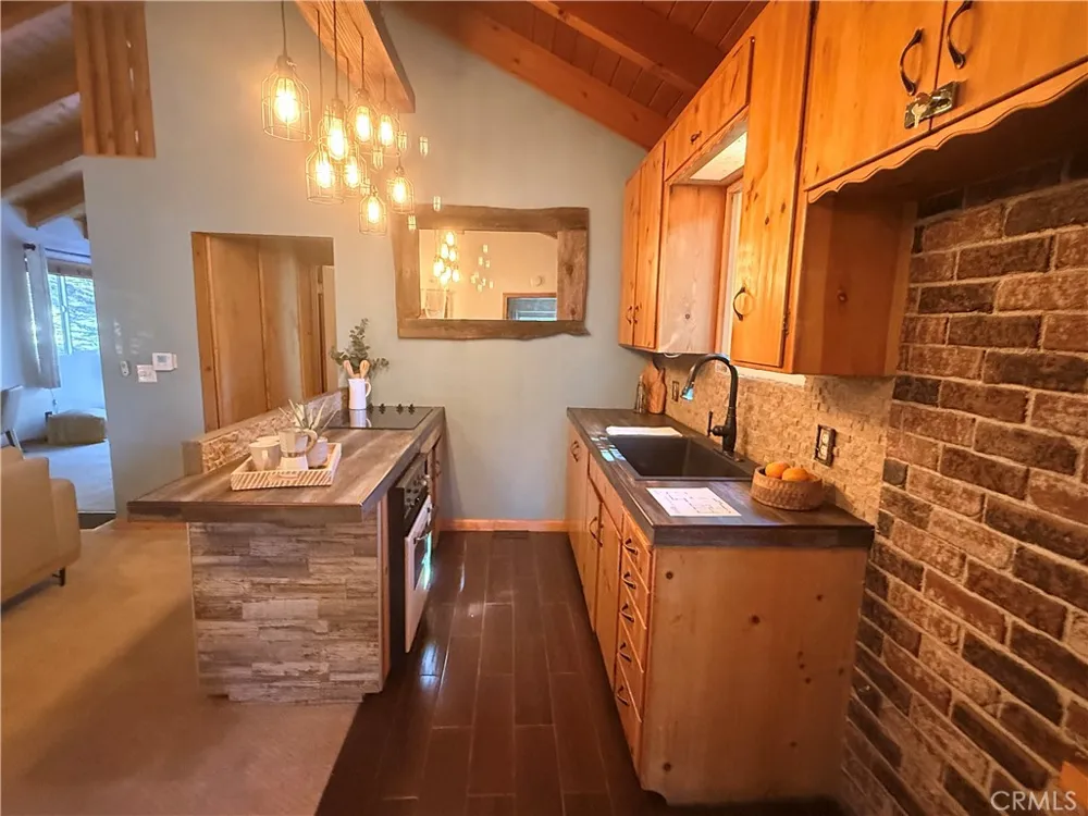 6199 Cedar Angelus Oaks, CA 92305