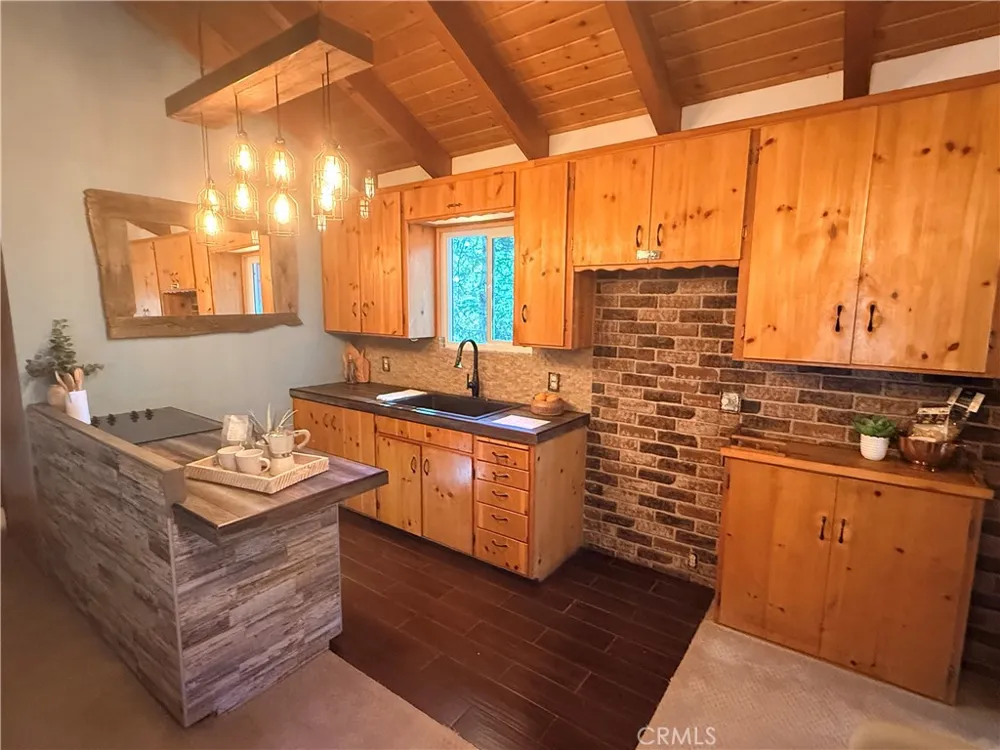 6199 Cedar Angelus Oaks, CA 92305
