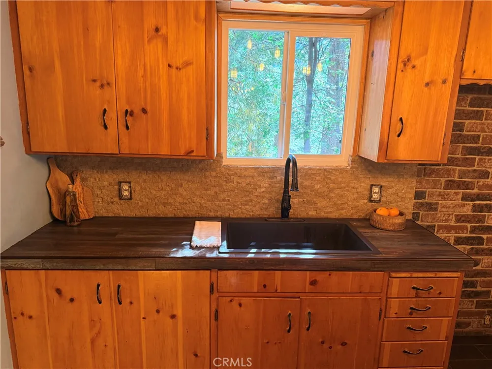 6199 Cedar Angelus Oaks, CA 92305