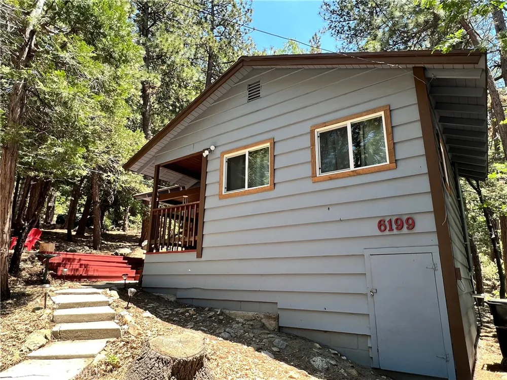 6199 Cedar Angelus Oaks, CA 92305