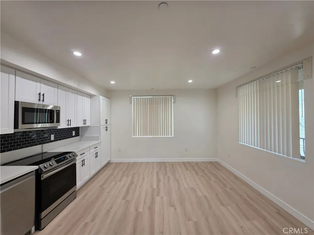 14618 Sylvan Street Van Nuys, CA 91411