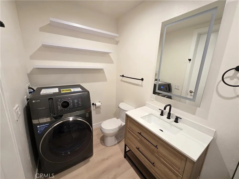 14618 Sylvan Street Van Nuys, CA 91411