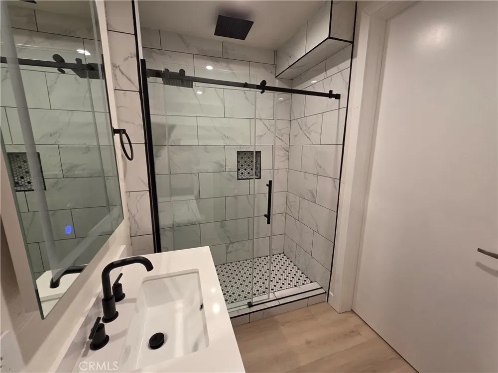 14618 Sylvan Street Van Nuys, CA 91411