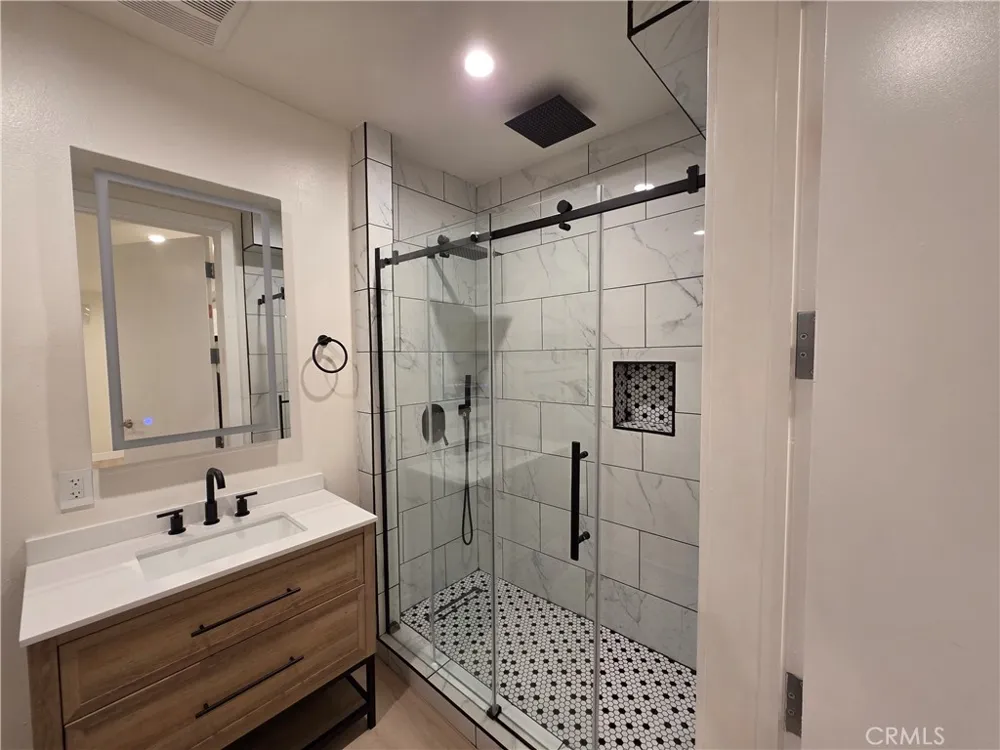 14618 Sylvan Street Van Nuys, CA 91411