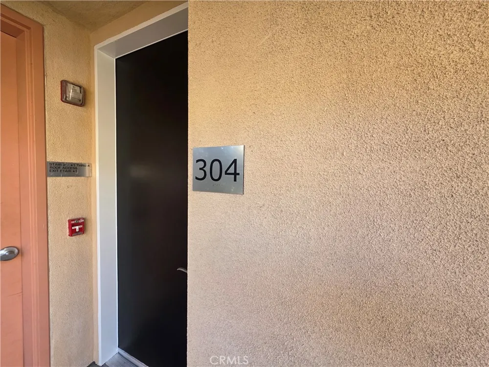 14618 Sylvan Street Van Nuys, CA 91411