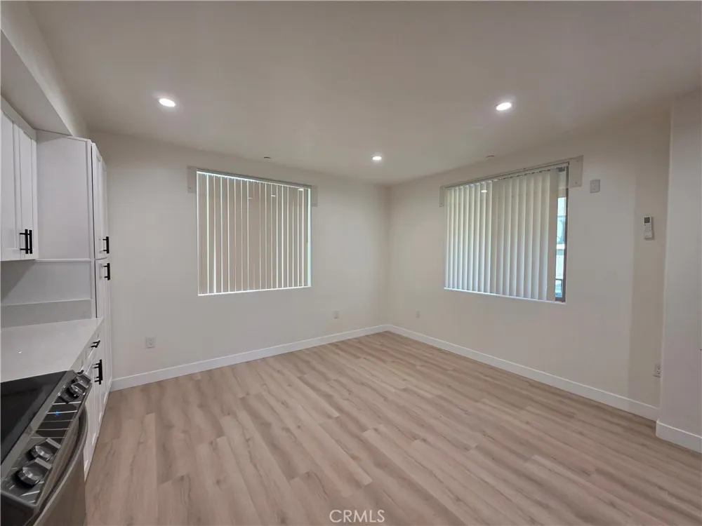 14618 Sylvan Street Van Nuys, CA 91411