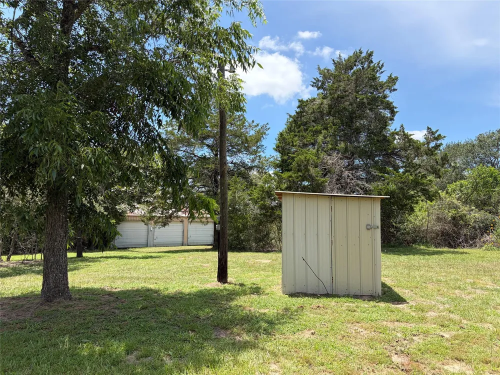 117 Dogwood Trail Bellville, TX 77418