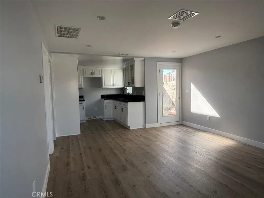 10603 S Osage Inglewood, CA 90304