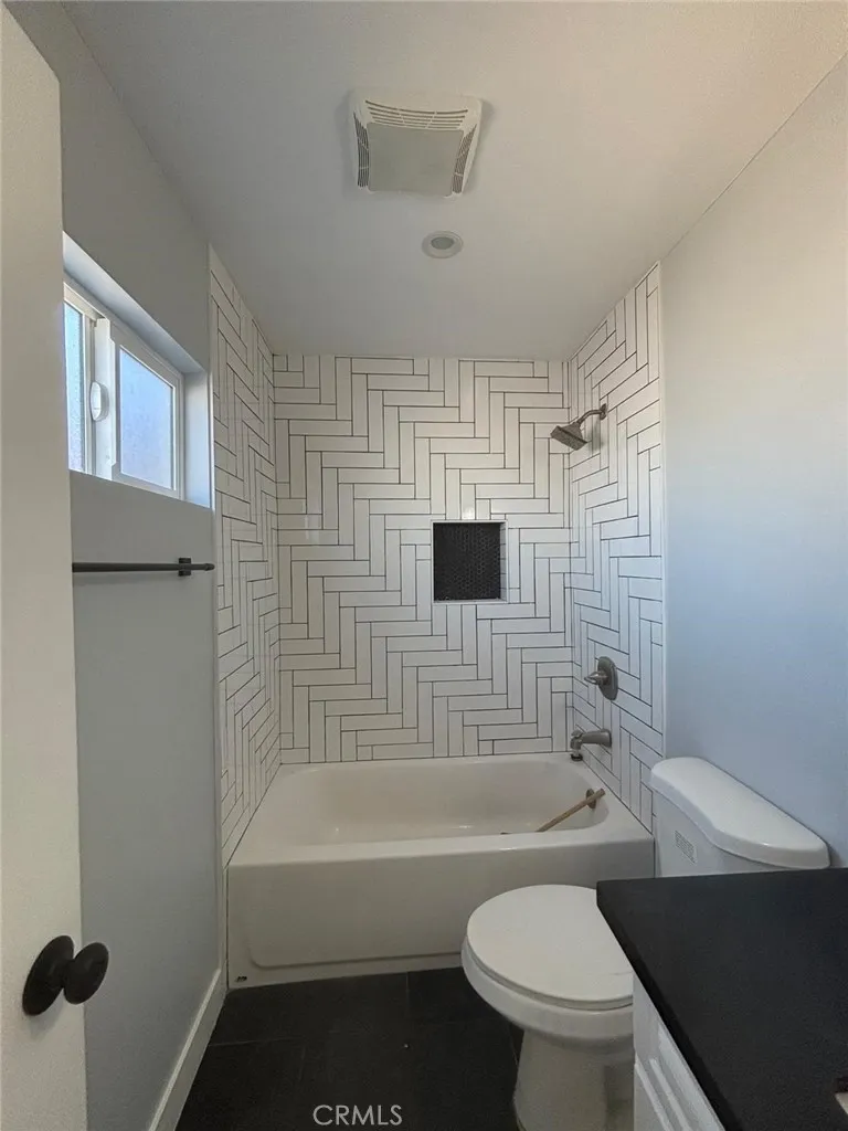 10603 S Osage Inglewood, CA 90304
