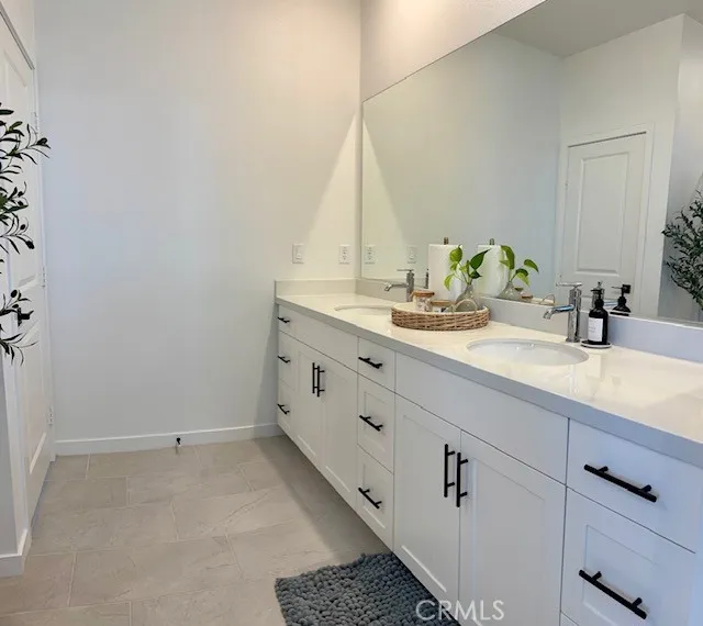 5956 Altyn Drive Eastvale, CA 92880