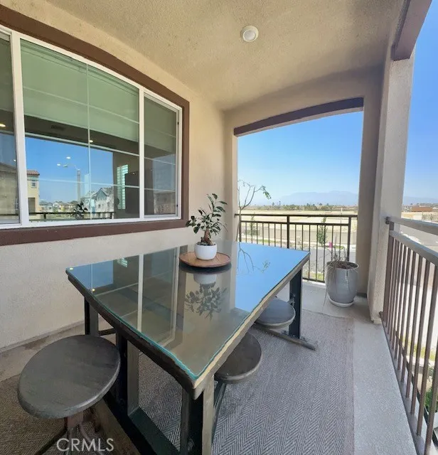 5956 Altyn Drive Eastvale, CA 92880