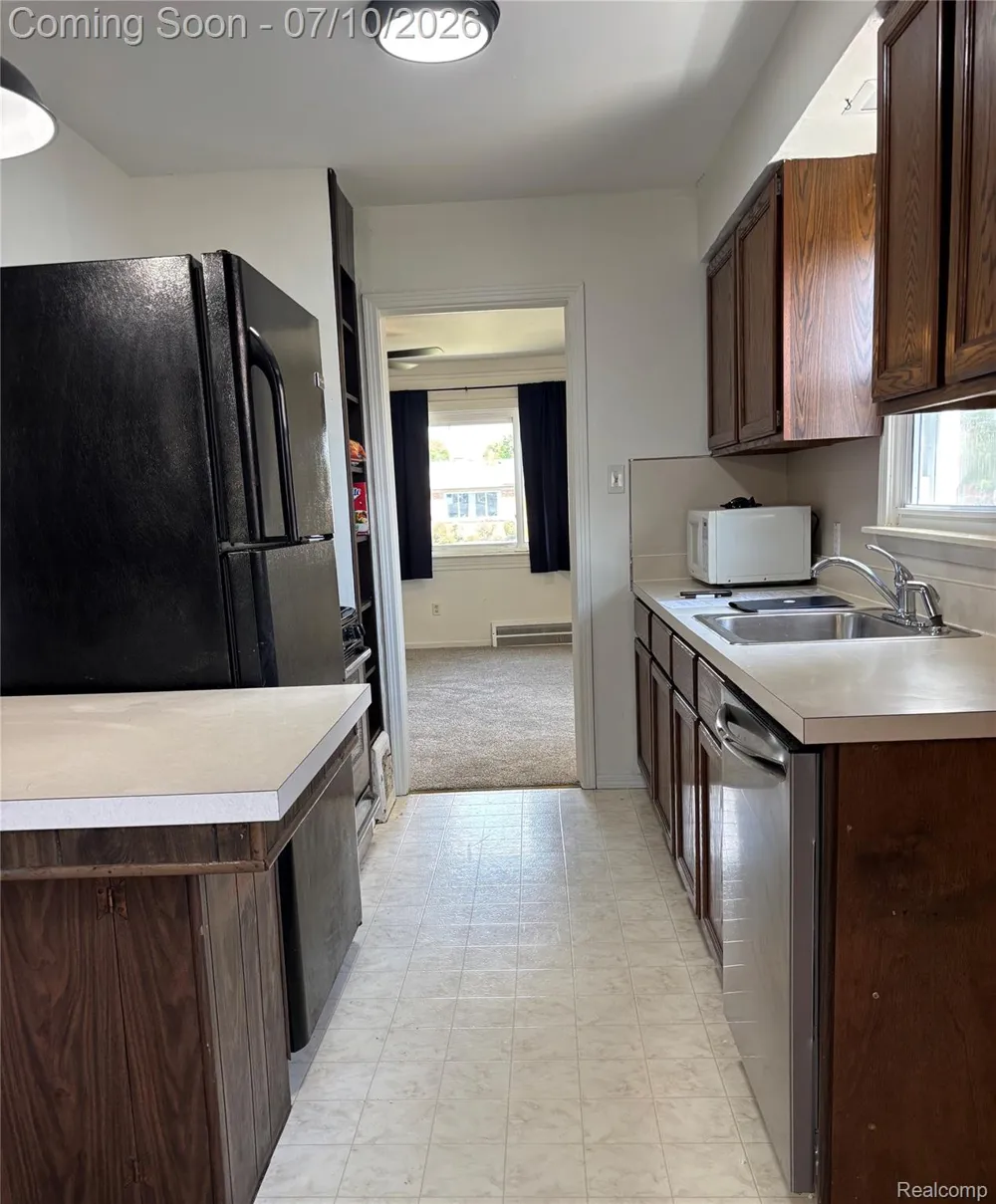 17588 Quarry Street Riverview City, MI 48193