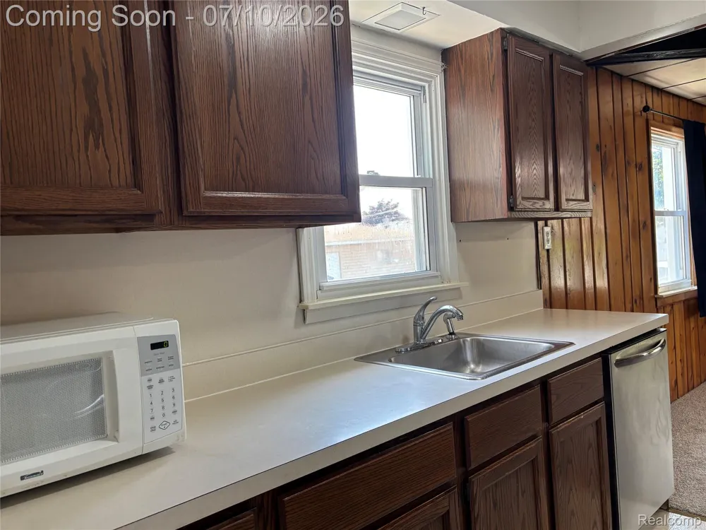 17588 Quarry Street Riverview City, MI 48193