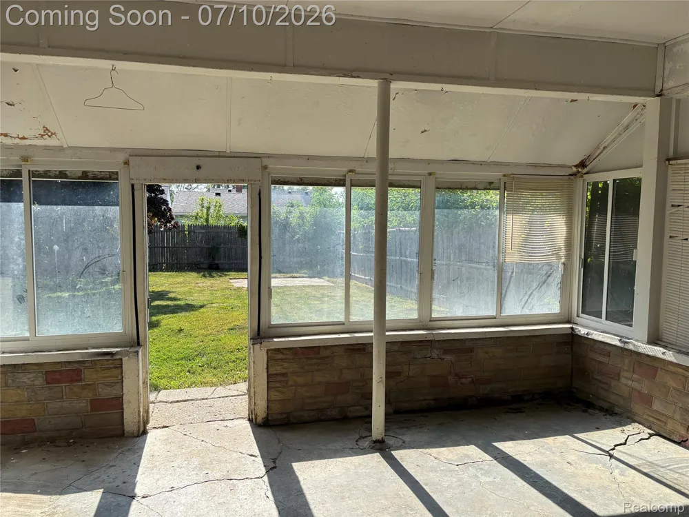 17588 Quarry Street Riverview City, MI 48193