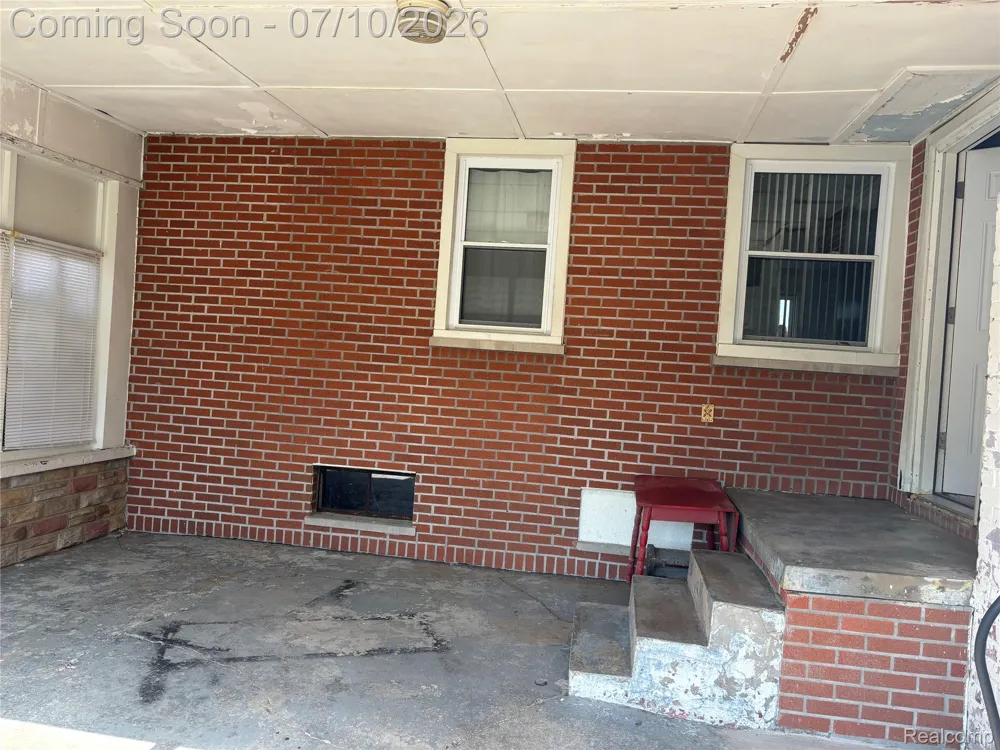 17588 Quarry Street Riverview City, MI 48193