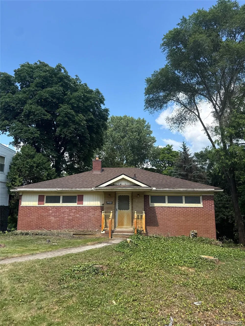 5910 Lakewood Boulevard Clarkston City, MI 48346