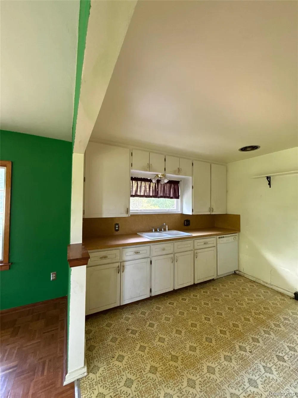 5910 Lakewood Boulevard Clarkston City, MI 48346