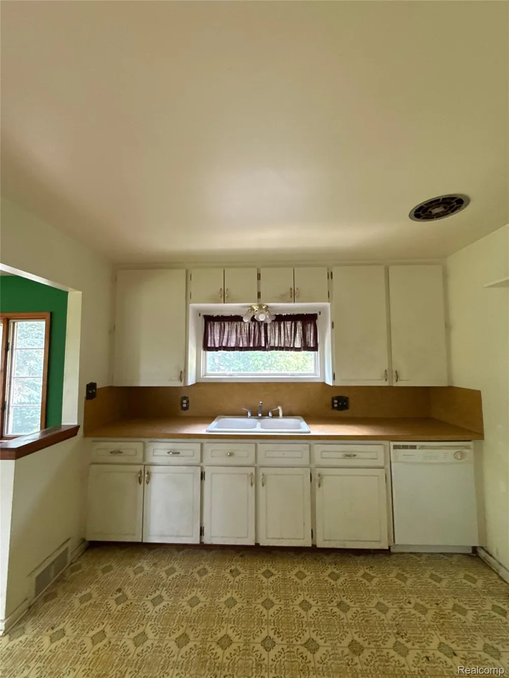 5910 Lakewood Boulevard Clarkston City, MI 48346