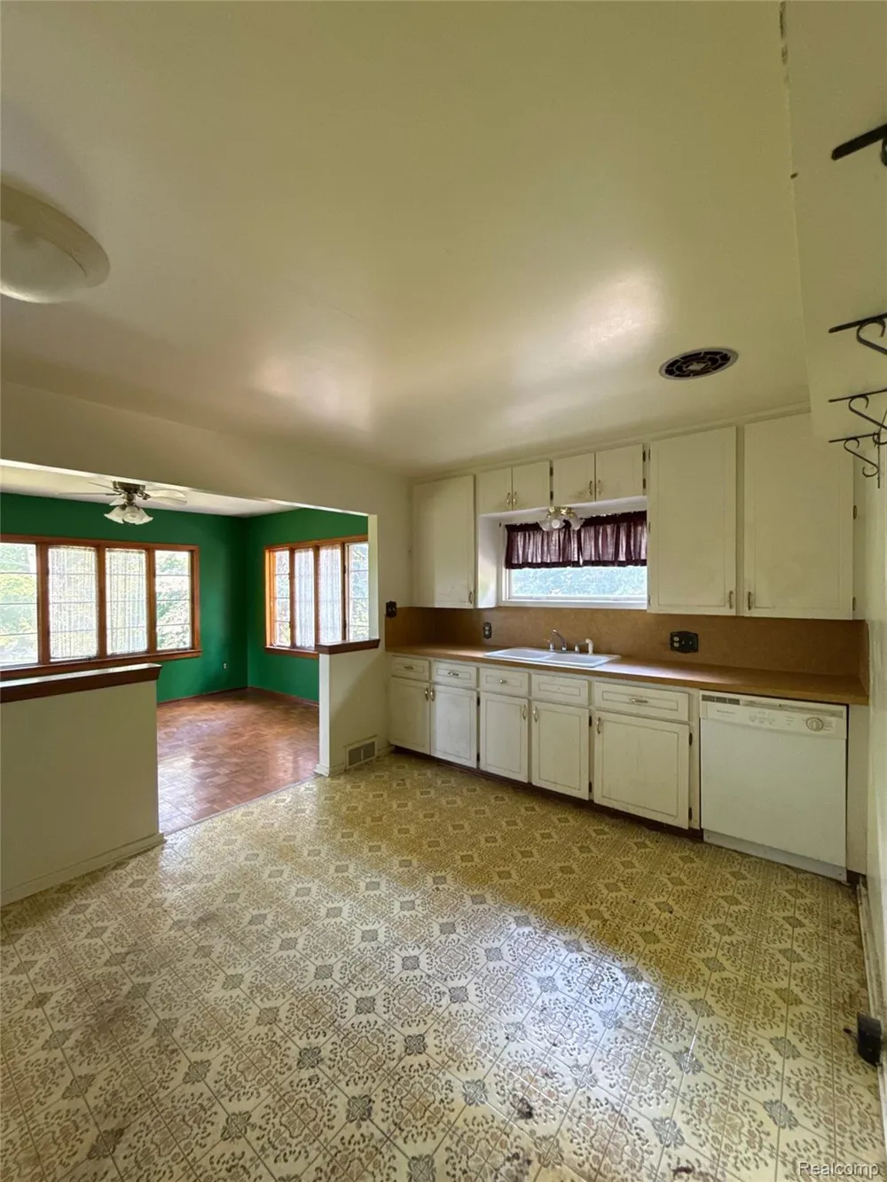 5910 Lakewood Boulevard Clarkston City, MI 48346