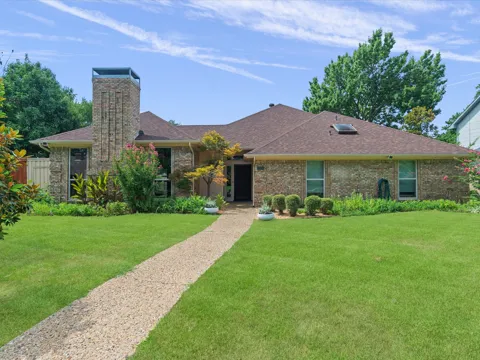 2204 Cardinal Drive