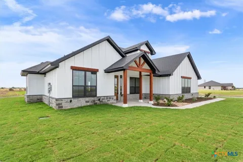 18085 roundhall
