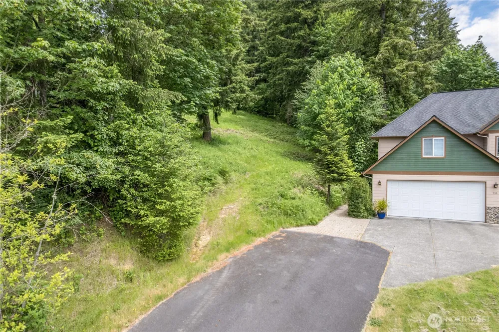945 Edinburgh Court Kelso, WA 98626