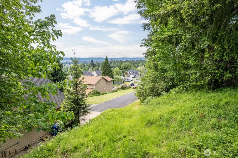 945 Edinburgh Court Kelso, WA 98626