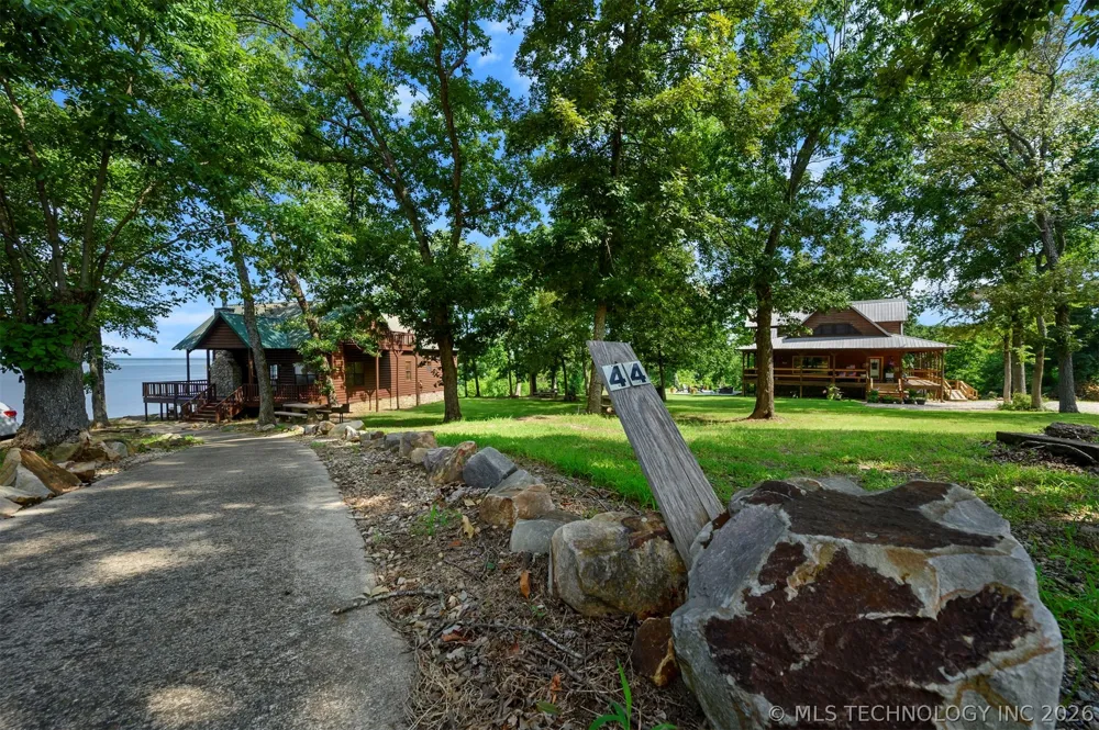 44 Lakeside Ridge Road Hugo, OK 74743