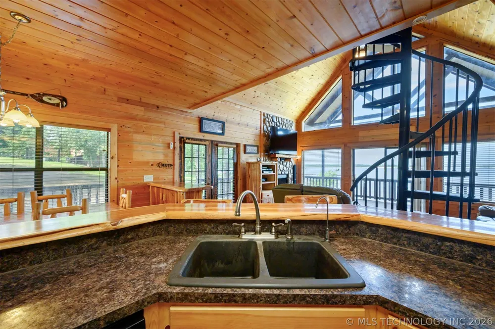 44 Lakeside Ridge Road Hugo, OK 74743
