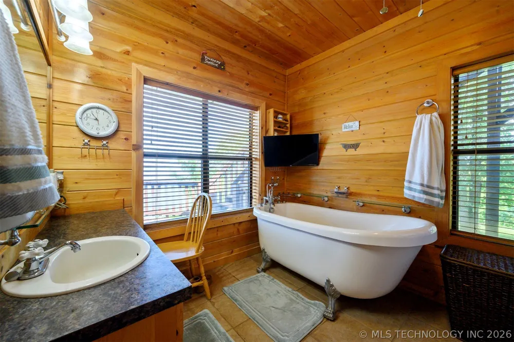 44 Lakeside Ridge Road Hugo, OK 74743