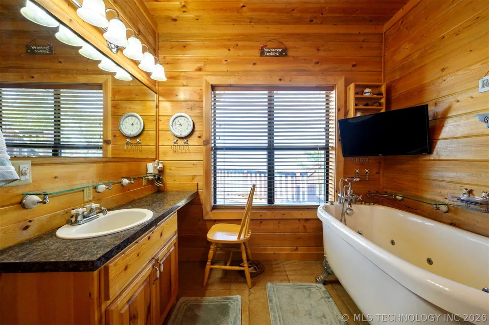 44 Lakeside Ridge Road Hugo, OK 74743