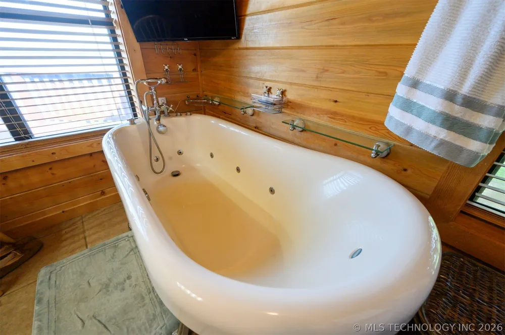 44 Lakeside Ridge Road Hugo, OK 74743