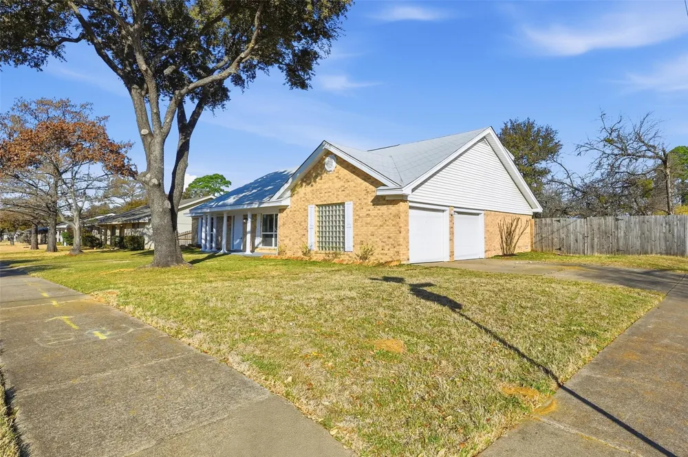 3301 Peachtree Lane Pantego, TX 76013