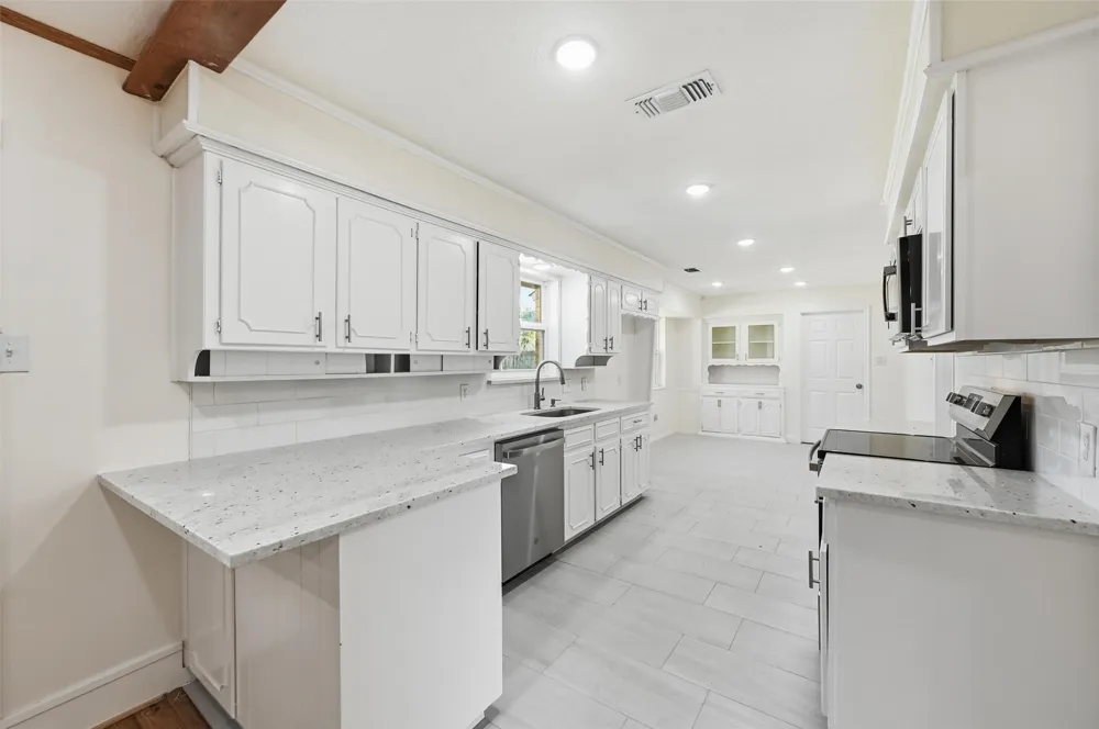 3301 Peachtree Lane Pantego, TX 76013