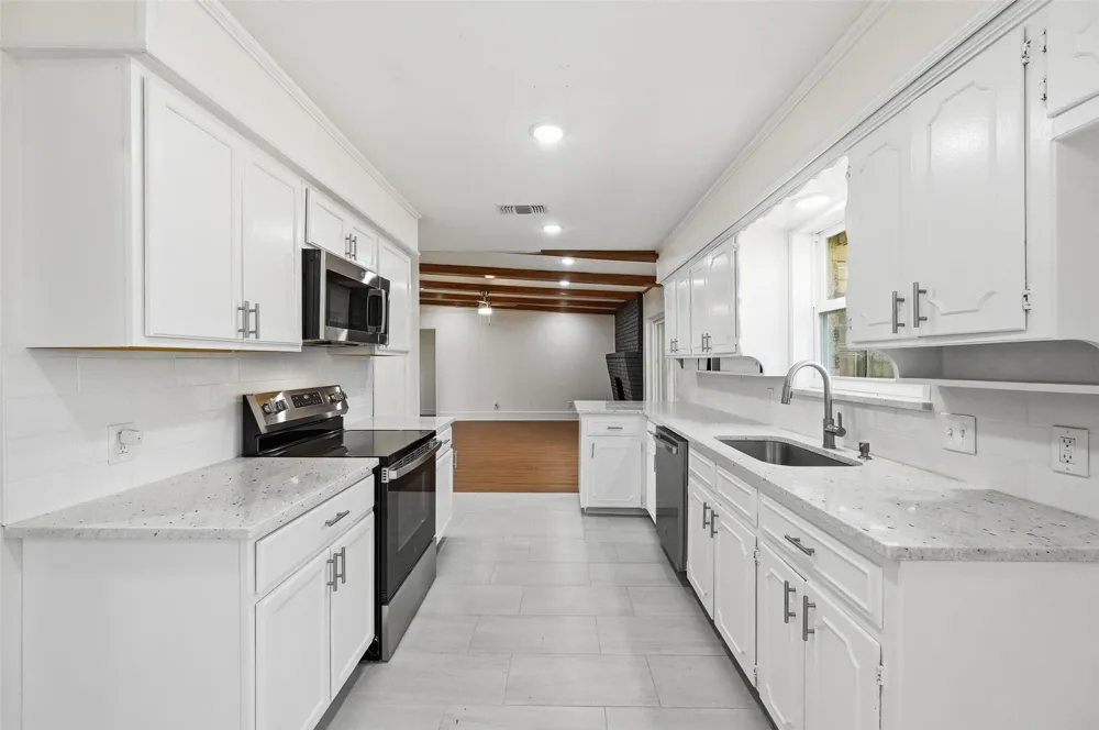 3301 Peachtree Lane Pantego, TX 76013