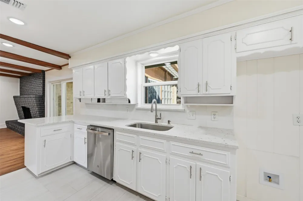3301 Peachtree Lane Pantego, TX 76013
