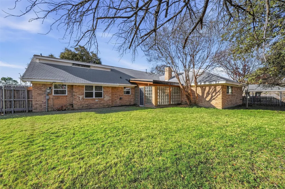 3301 Peachtree Lane Pantego, TX 76013