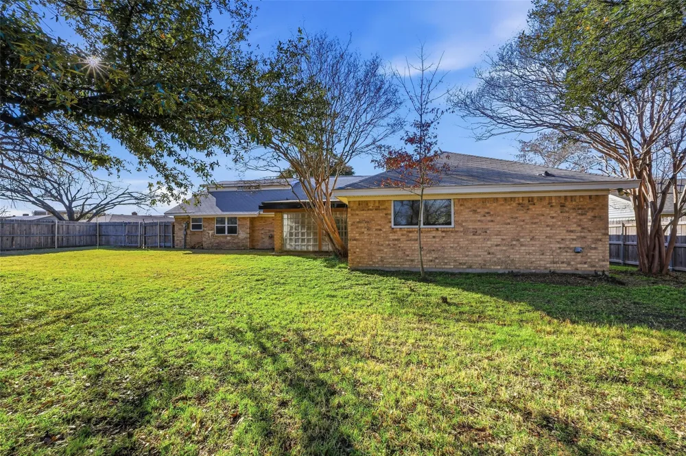 3301 Peachtree Lane Pantego, TX 76013