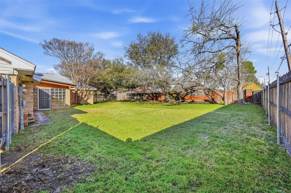 3301 Peachtree Lane Pantego, TX 76013