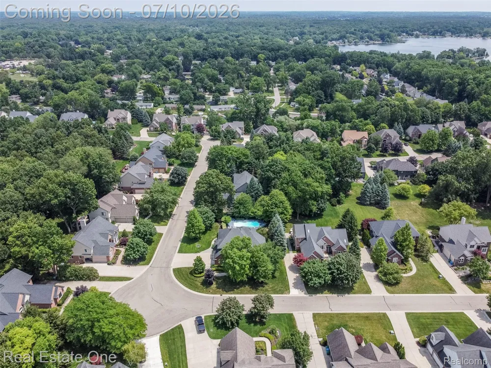 4488 Philip Commerce Charter Township, MI 48382