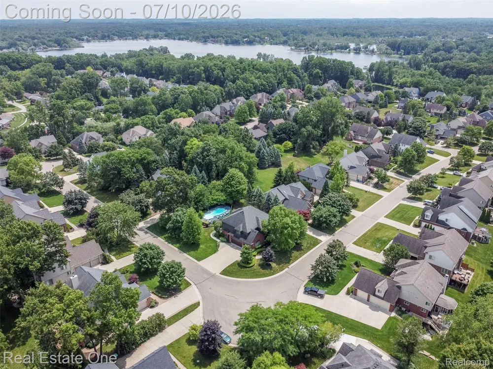 4488 Philip Commerce Charter Township, MI 48382