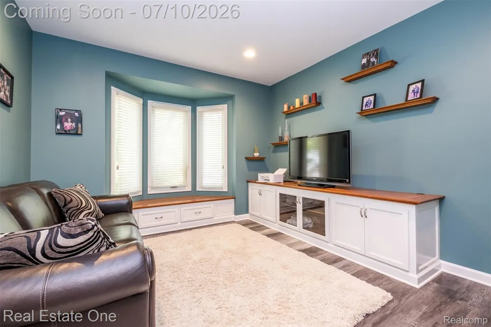 4488 Philip Commerce Charter Township, MI 48382