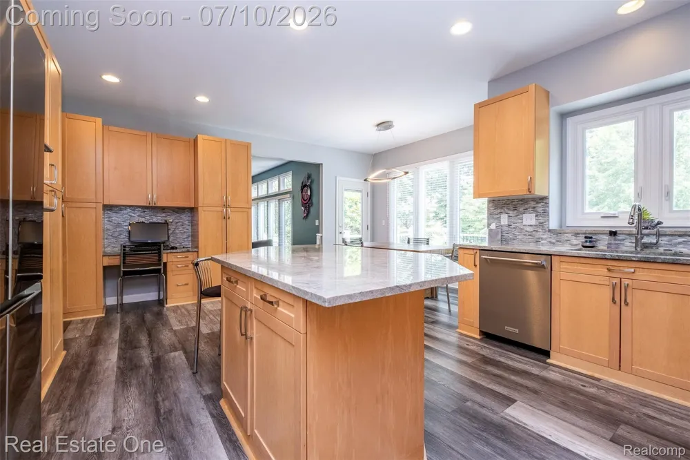 4488 Philip Commerce Charter Township, MI 48382