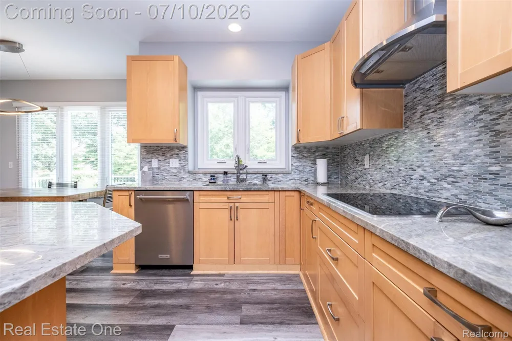 4488 Philip Commerce Charter Township, MI 48382