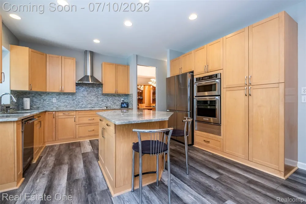 4488 Philip Commerce Charter Township, MI 48382