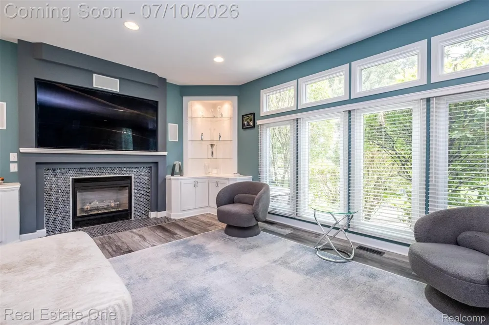 4488 Philip Commerce Charter Township, MI 48382
