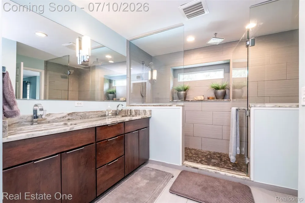 4488 Philip Commerce Charter Township, MI 48382