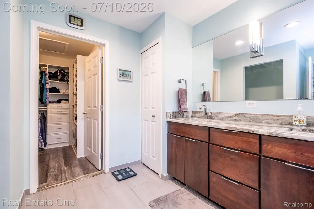 4488 Philip Commerce Charter Township, MI 48382