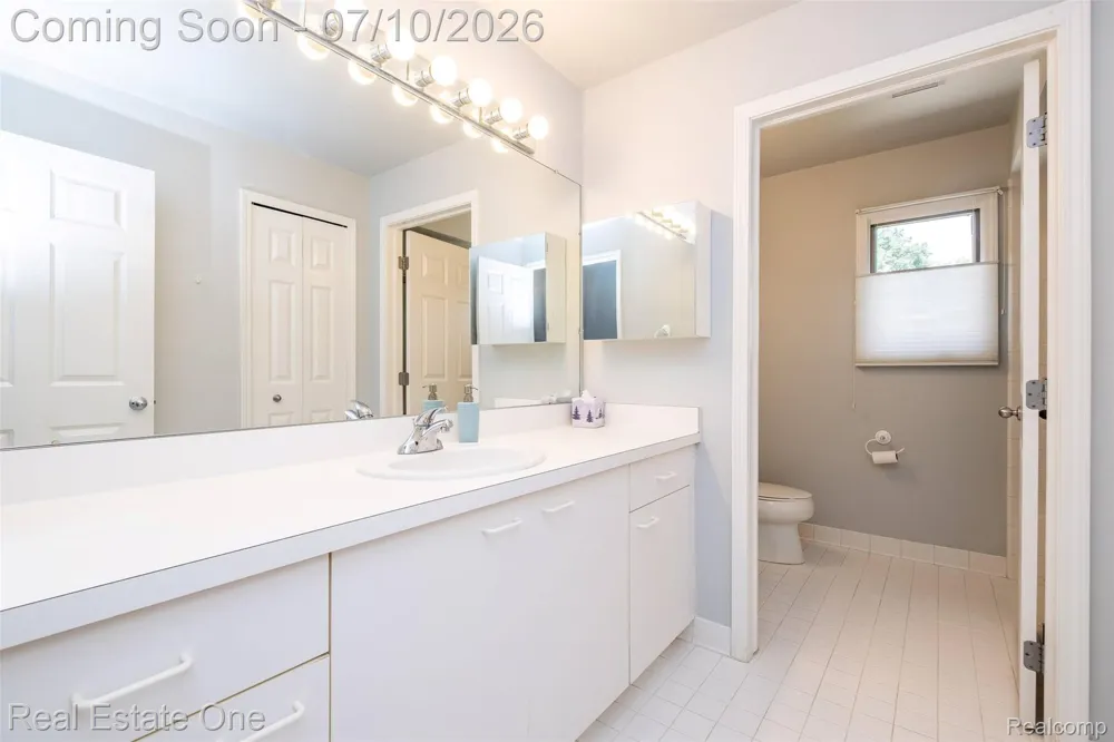 4488 Philip Commerce Charter Township, MI 48382