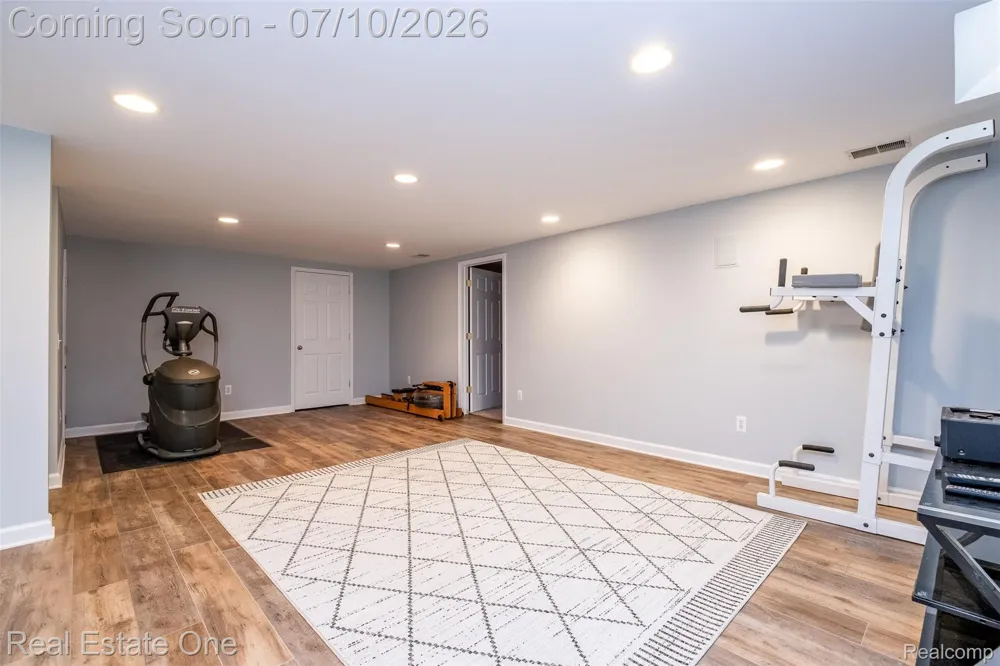 4488 Philip Commerce Charter Township, MI 48382